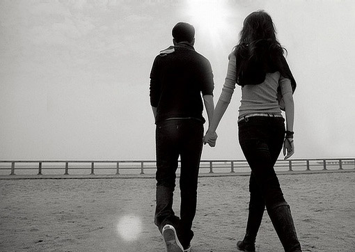 情侣浪漫牵手图片