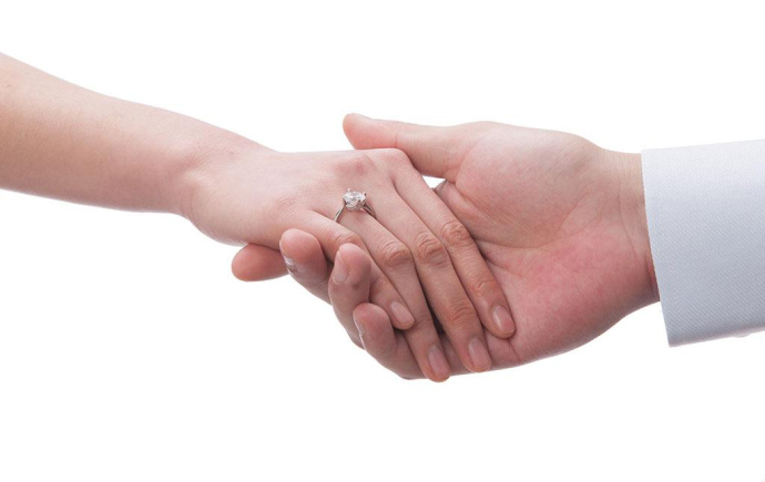 男女牵手唯美图片