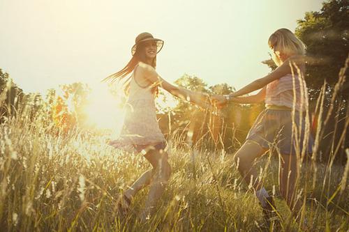 唯美闺蜜牵手美图图片