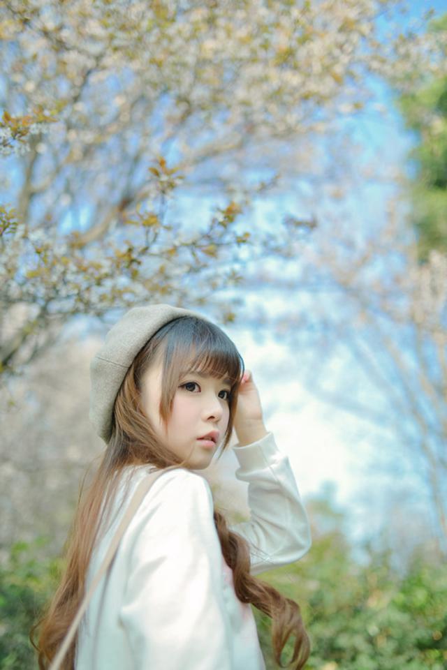 花丛里的她手机壁纸