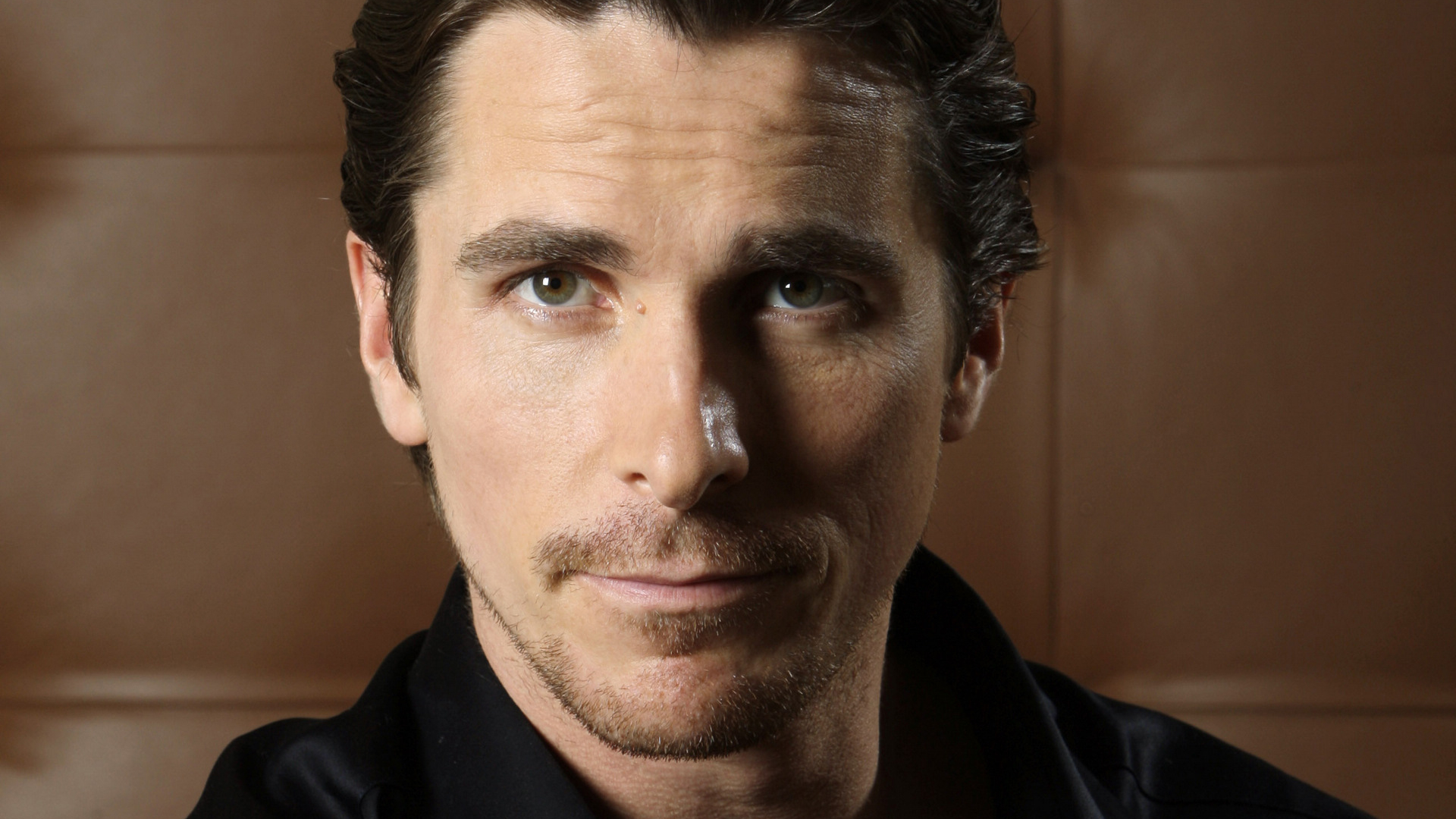 克里斯蒂安贝尔高大帅气壁纸