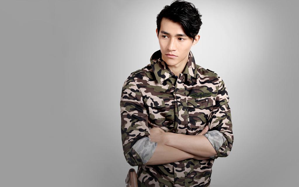 大陆男明星超级男模李子峰高清帅气壁纸,精致的五官配上真诚的笑容