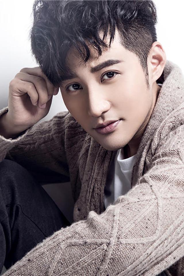 暖男风范蔡俊涛手机壁纸