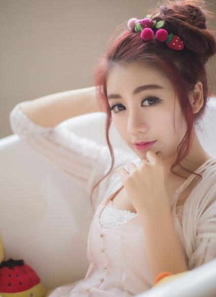 甜美情人浴缸性感写真图片