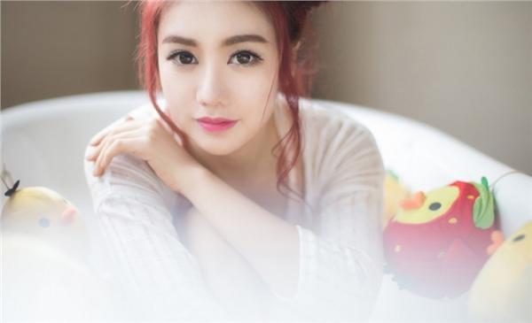 甜美情人浴缸性感写真图片