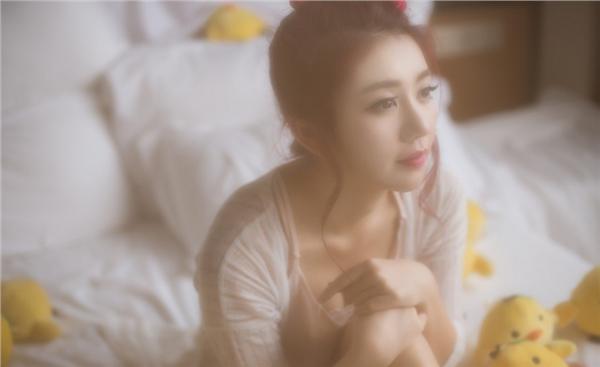 甜美情人浴缸性感写真图片