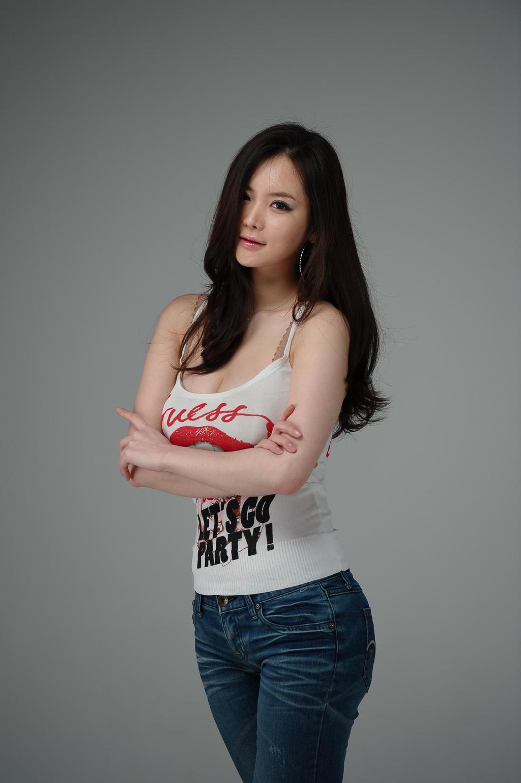 韩国车模林智慧牛仔裤写真图片