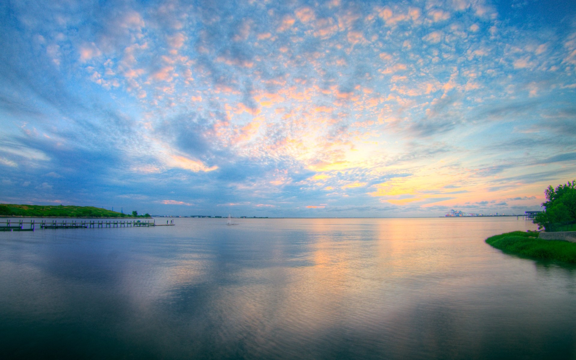 静谧的湖泊唯美图片