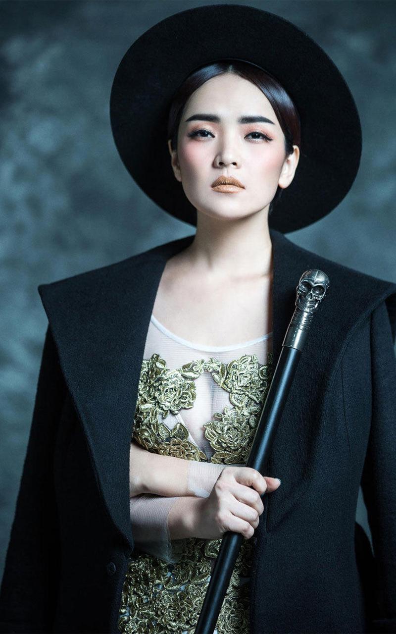 斯琴高丽霸气惊艳手机壁纸