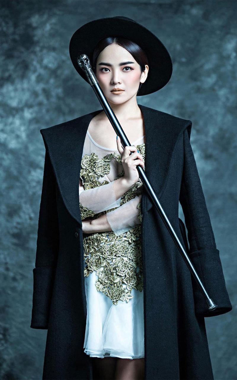 斯琴高丽霸气惊艳手机壁纸