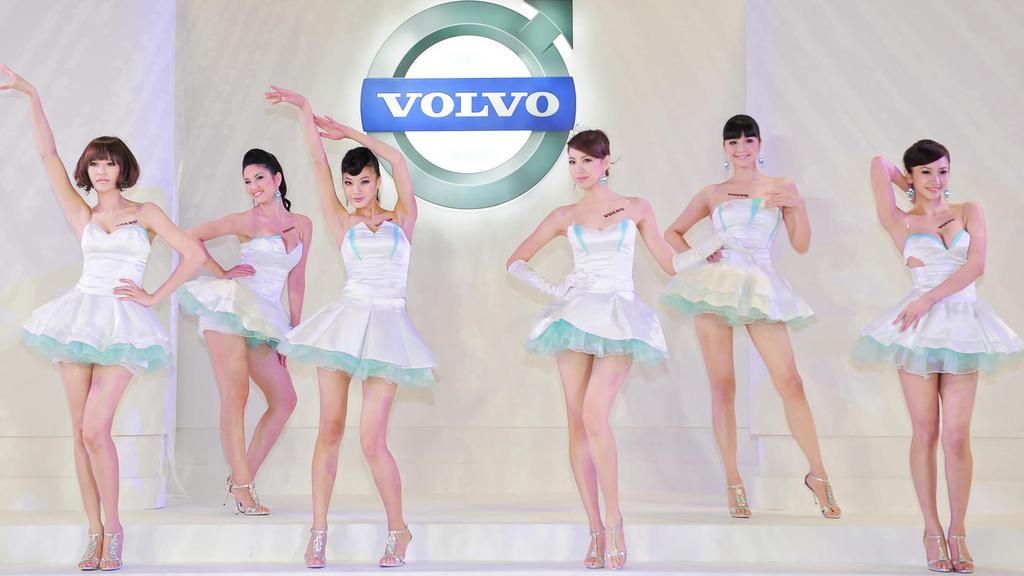 沃尔沃车模美女电脑壁纸