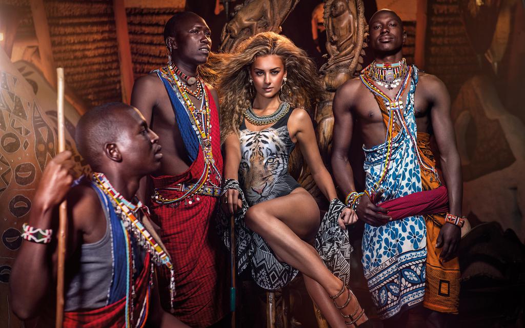 Miss Tuning改装车性感车模桌面壁纸