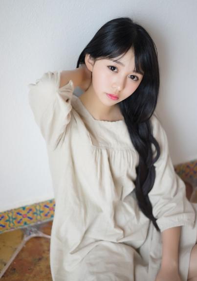 轻柔女子文静写真图片