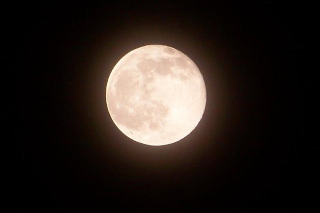 八月十五的月亮图片