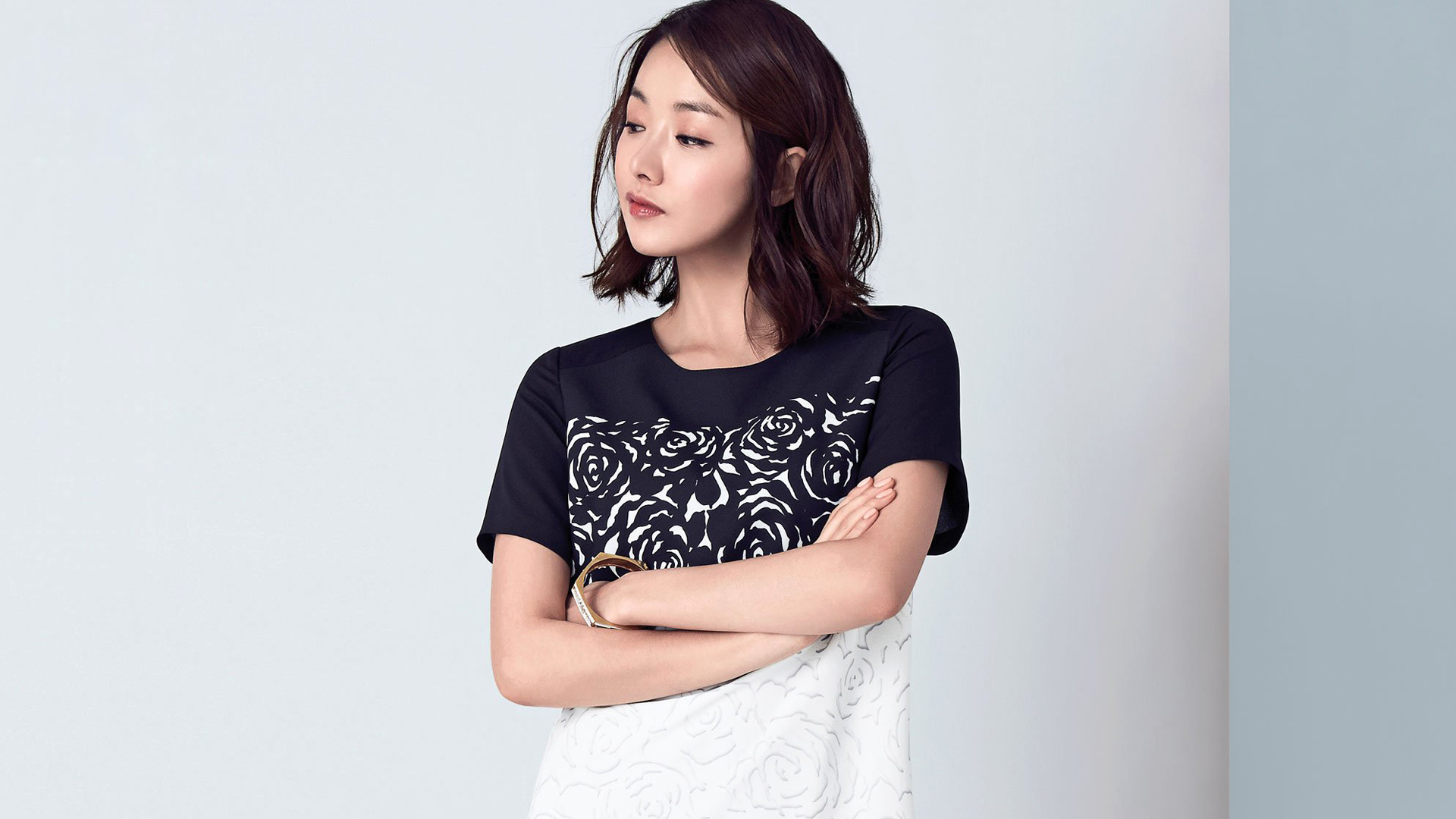 韩国苏怡贤优雅桌面壁纸