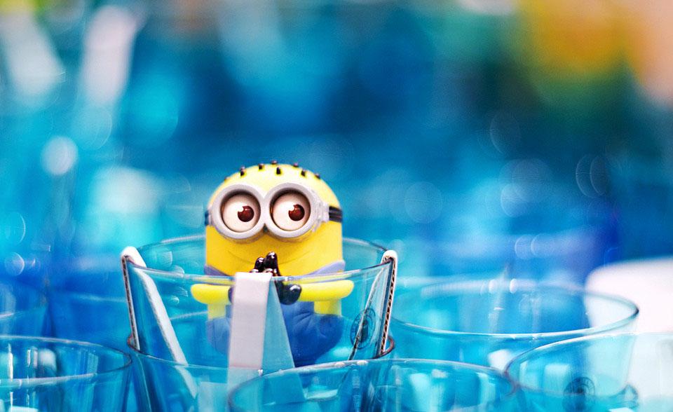 小黄人卖萌图片