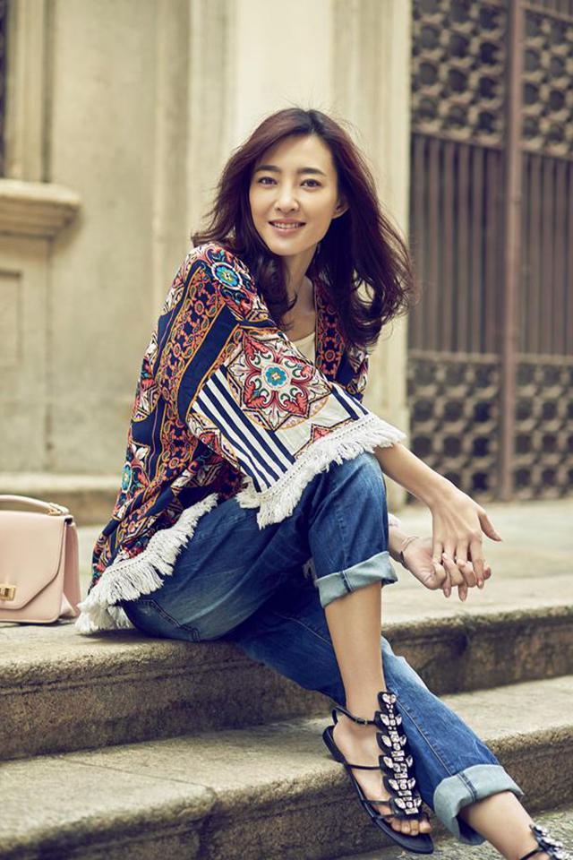 王丽坤米兰街拍手机壁纸