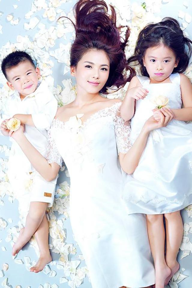 ​刘涛亲情温馨写真手机壁纸