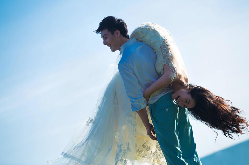 何建泽陶昕然婚照图片