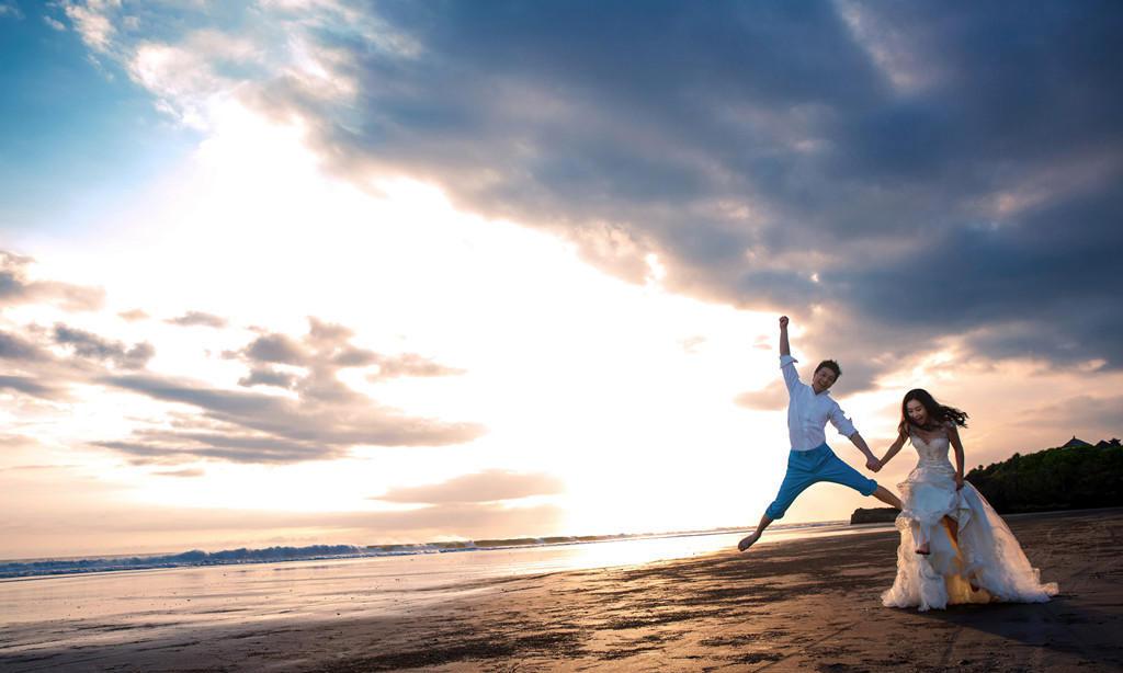 何建泽陶昕然婚照图片