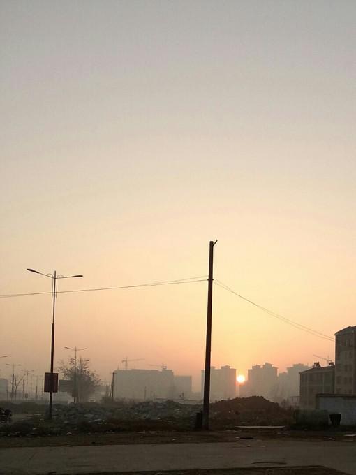 美丽的城市日出风景图片