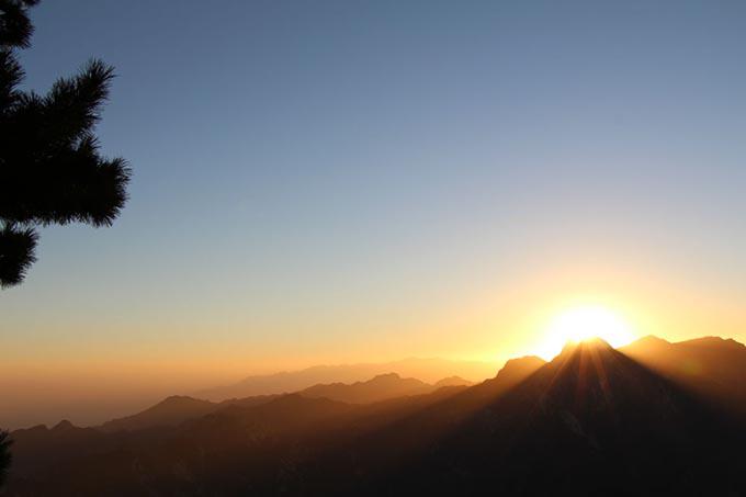 华山日出风景图片