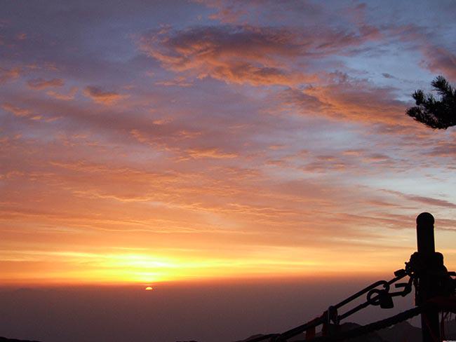 华山日出之美图片