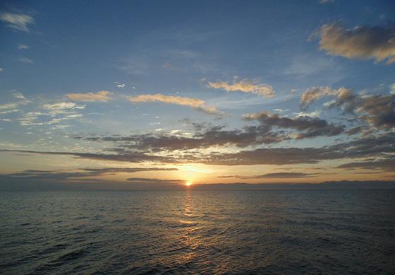 迷人的青海湖日出风光图片