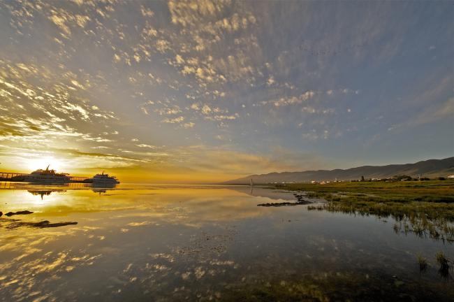 青海湖日出景色图片