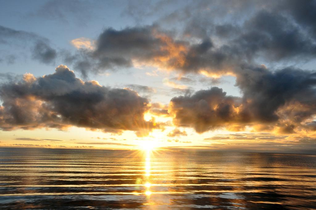 青海湖唯美日出图片