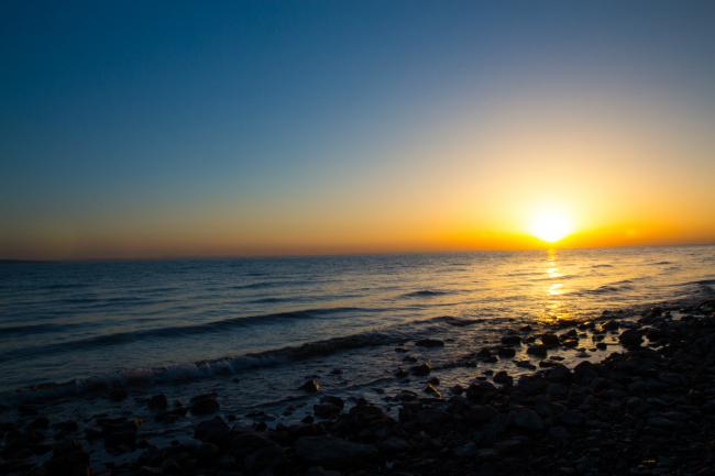 壮丽的青海湖日出图片