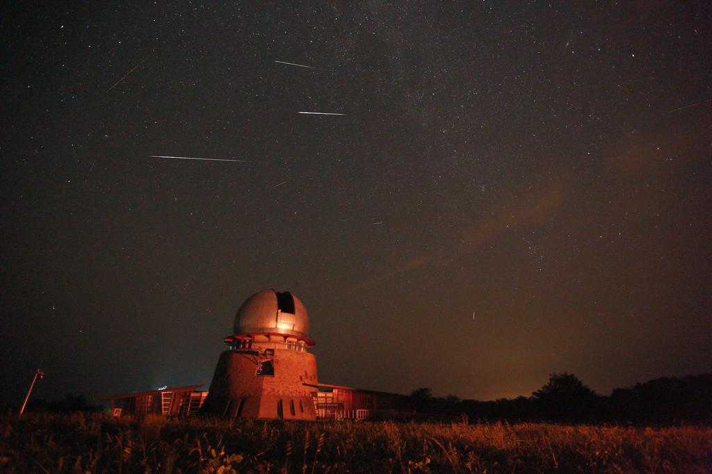 浪漫七夕夜流星雨图片