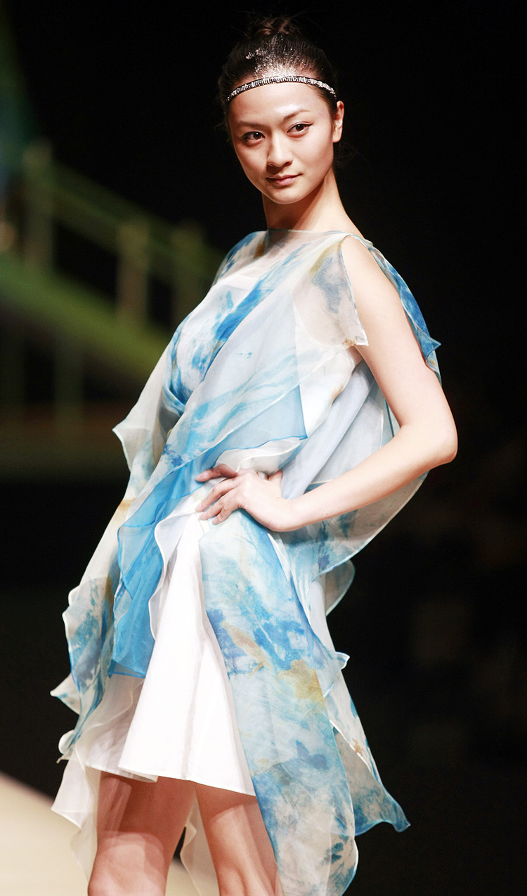 中国时装抢眼模特李超图片