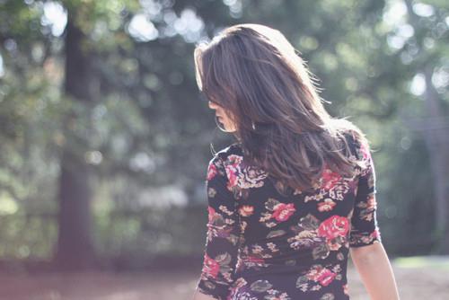 背影女生伤感图片