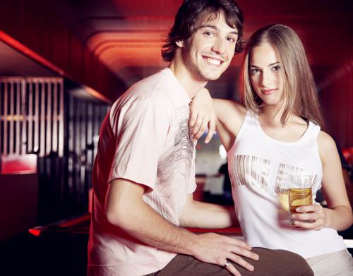 幸福的情侣图片