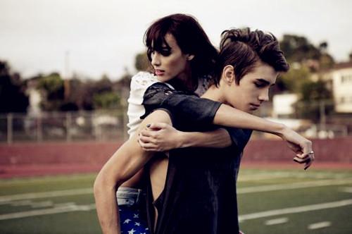 幸福的情侣图片