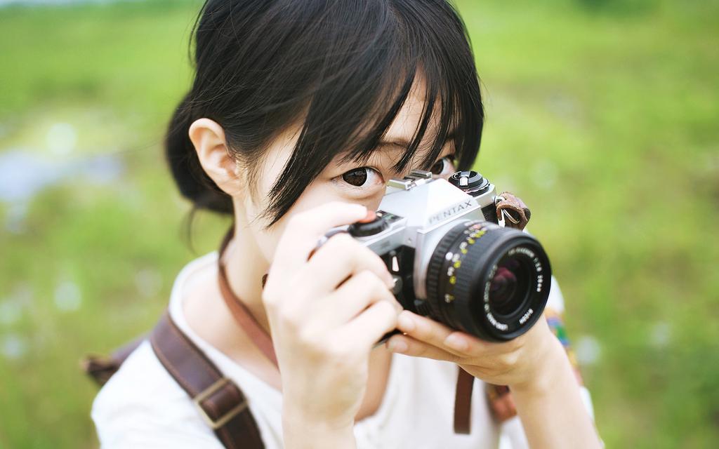 小清新文艺系美女户外写真壁纸