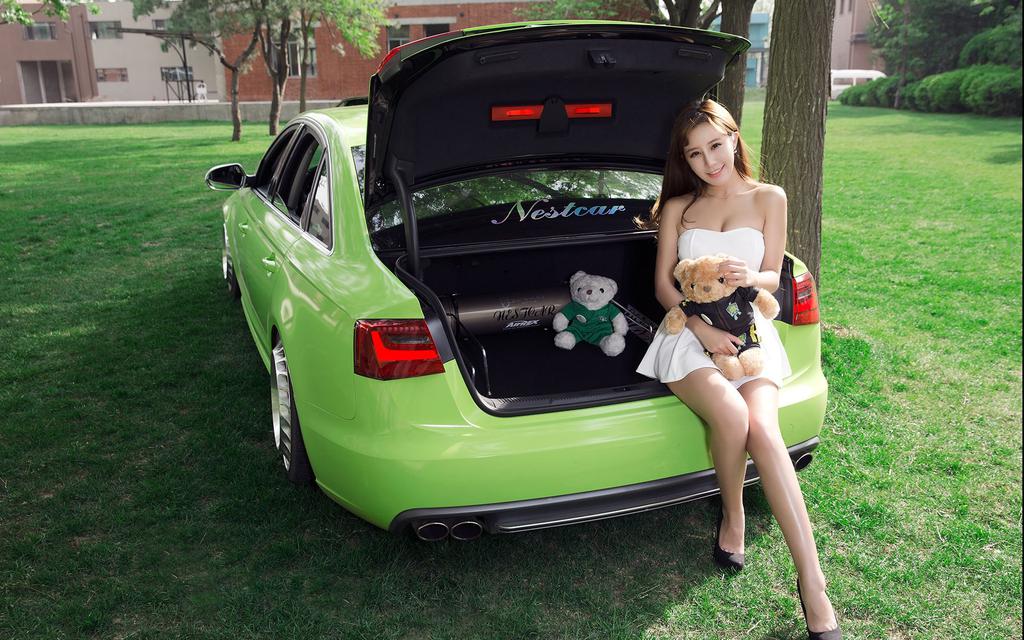 奥迪美女车模闫佳琪性感写真壁纸