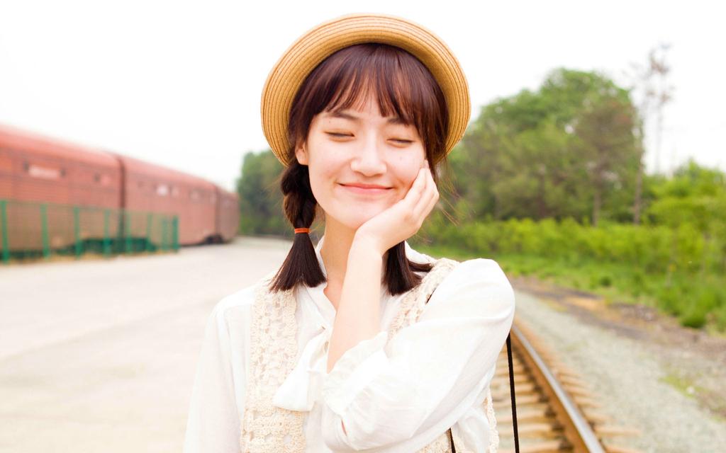 邻家女孩夏日外拍壁纸