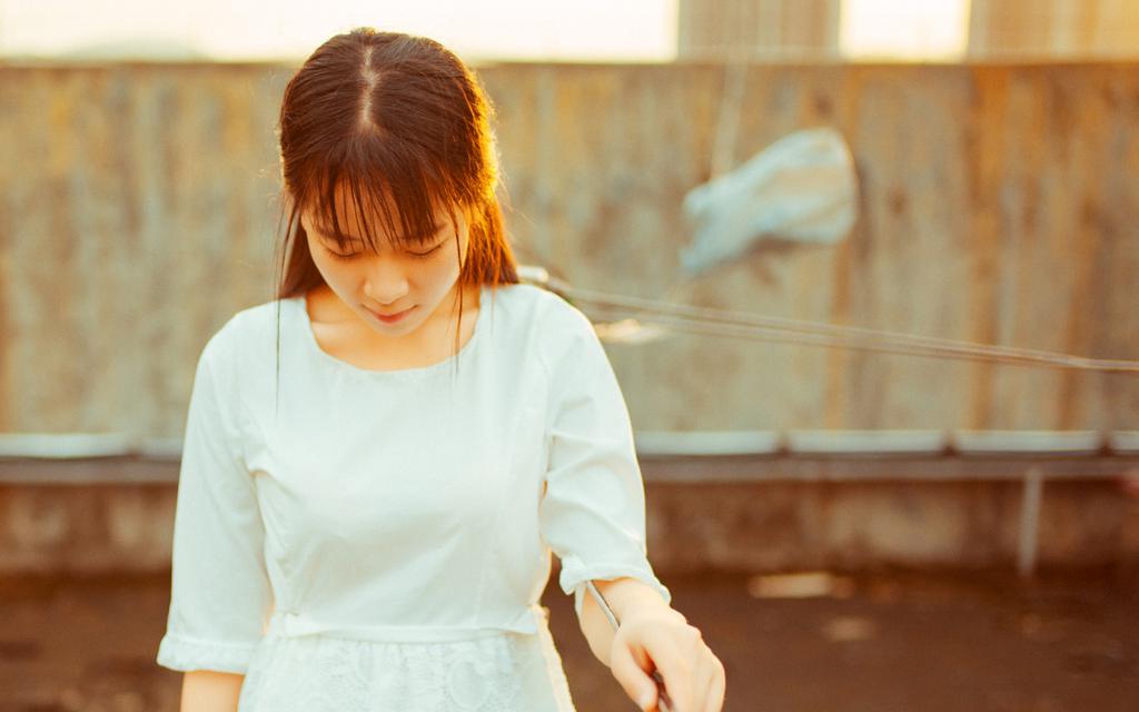 小清新美女天台唯美写真壁纸