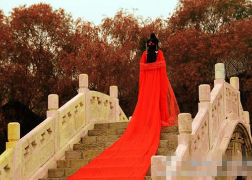 古装红衣美女图片