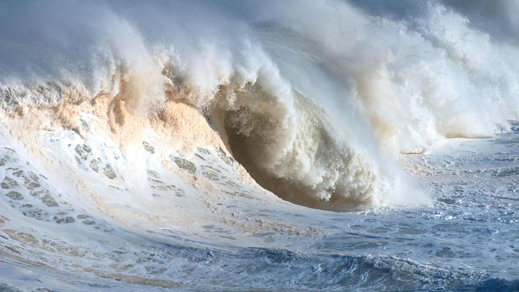 波涛汹涌的大海