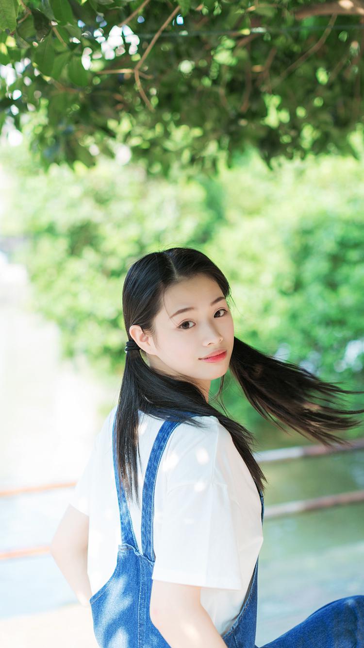 背带裤邻家女孩