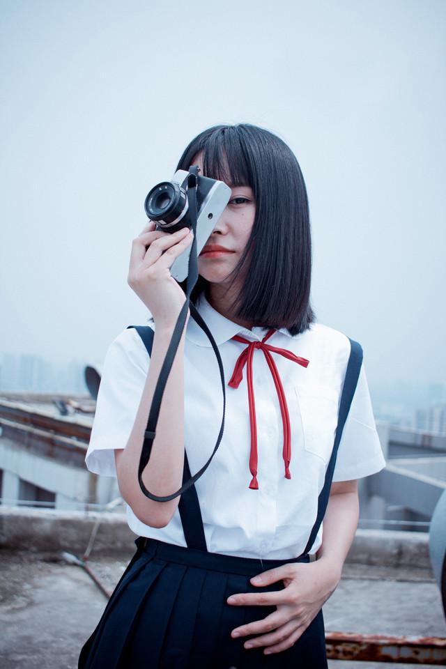 短发大眼美女写真