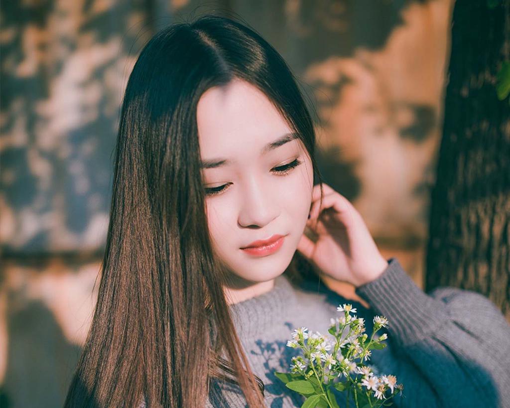 阳光气质美女户外写真