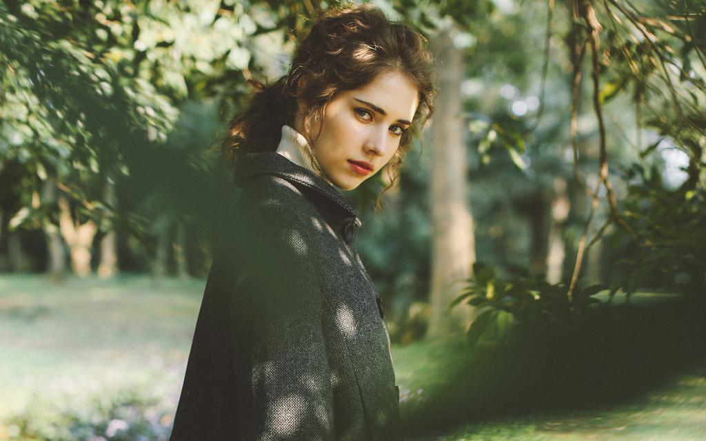 欧美森系美女清新壁纸,清新文艺的欧美女孩,胶片文艺风的她率性迷人