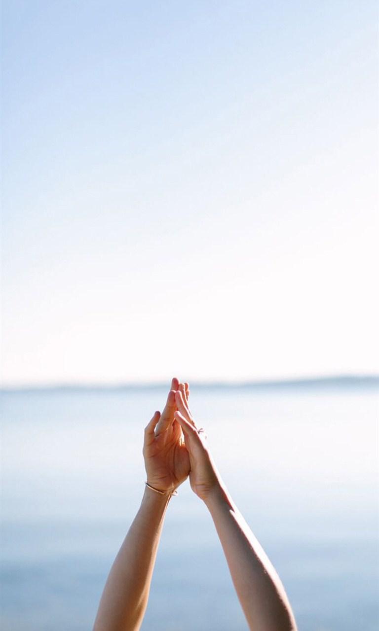 澄净的蓝色天空