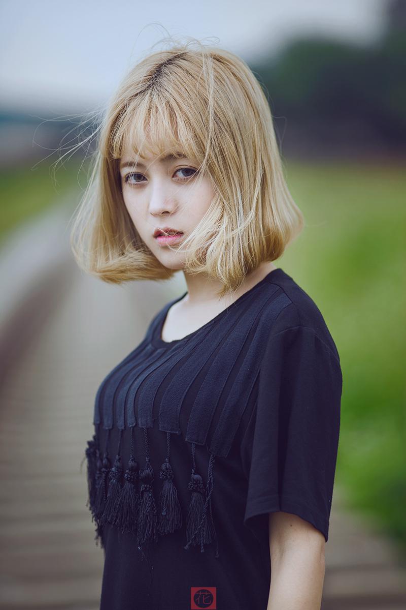 金发美女户外旅拍