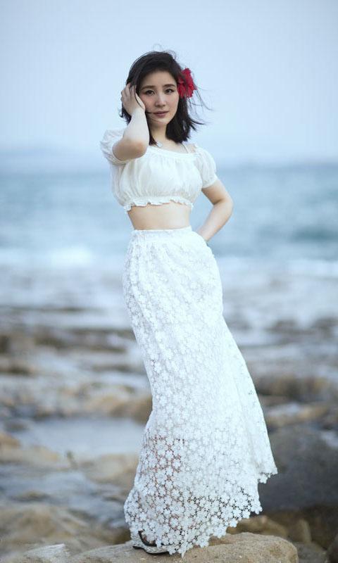 王碧儿白裙海边写真