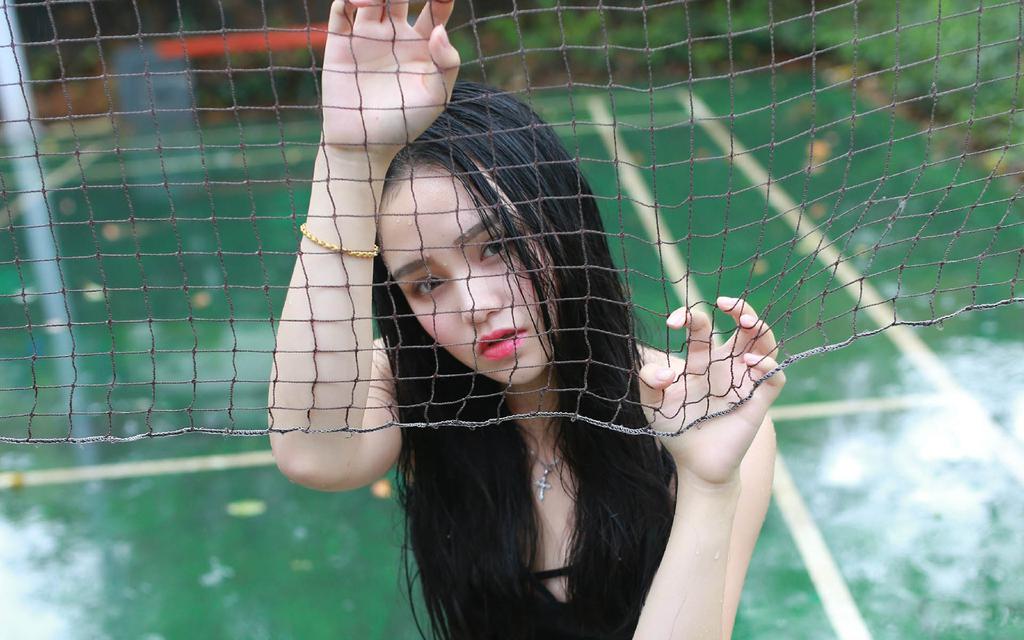 佩佩Cassie雨天湿身写真